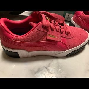 Fushia suede puma sneaker